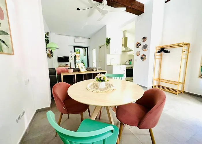 Апартаменты Cute & Cozy Aparment Near The Historic Center *